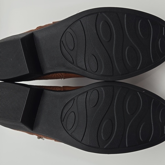 NWOT Easy Street Ira Comfort Brown Low Ankle Boots Size 9 - Picture 5 of 9